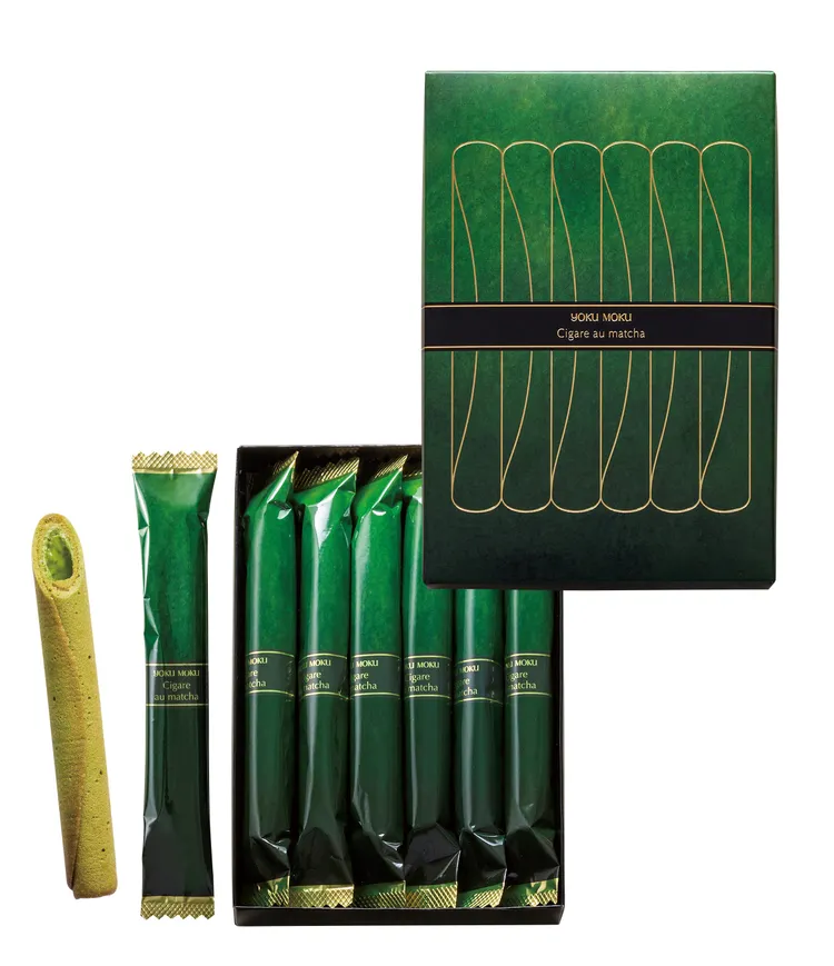 YOKU MOKU 抹茶雪茄蛋捲紙盒包裝的 6 入禮盒輕巧好攜帶。售價550元/盒，優惠價1060元/2盒。業者提供