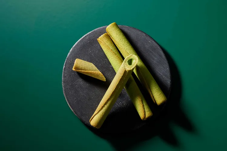 YOKU MOKU 抹茶雪茄蛋捲是特別能夠在夏季午茶時光帶來平靜且幸福的美味甜點。業者提供