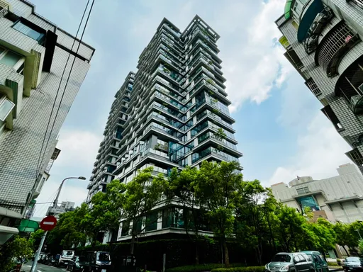 豪宅買氣冷 「潤泰敦峰」「松濤苑」成唯二單坪200萬元俱樂部