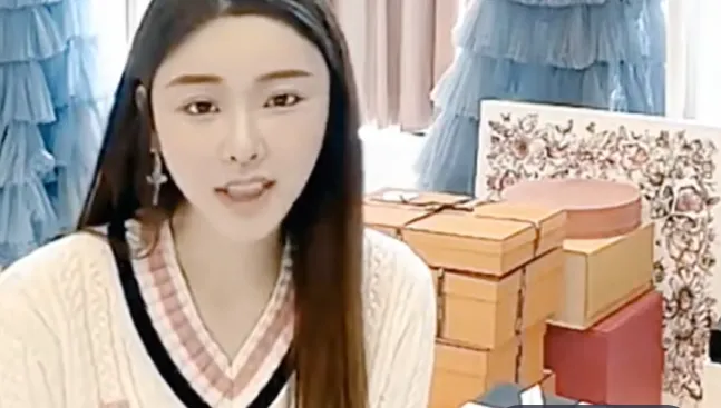 蔡天鳳生前常在社群平台「開箱」自己擁有的精品。翻攝抖音