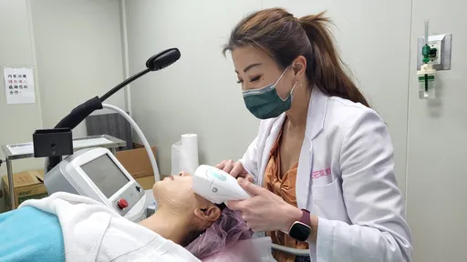 瑪格羅比芭比扮相超吸睛 颳起新世代甜愛浪潮 與「小丑女」一起變身真人芭比 音波溶脂雕塑完美曲線 玻尿酸打造同款嘟嘟唇