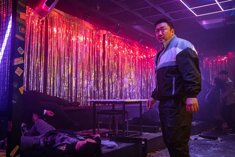 馬東石飾演的怪物刑警在第3集出拳更快速。車庫娛樂提供