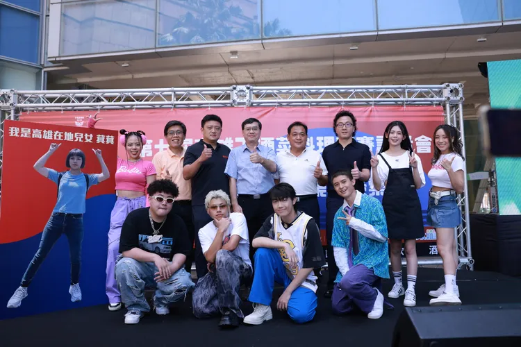 出席藝人與評審團合照。寬寬整合行銷提供