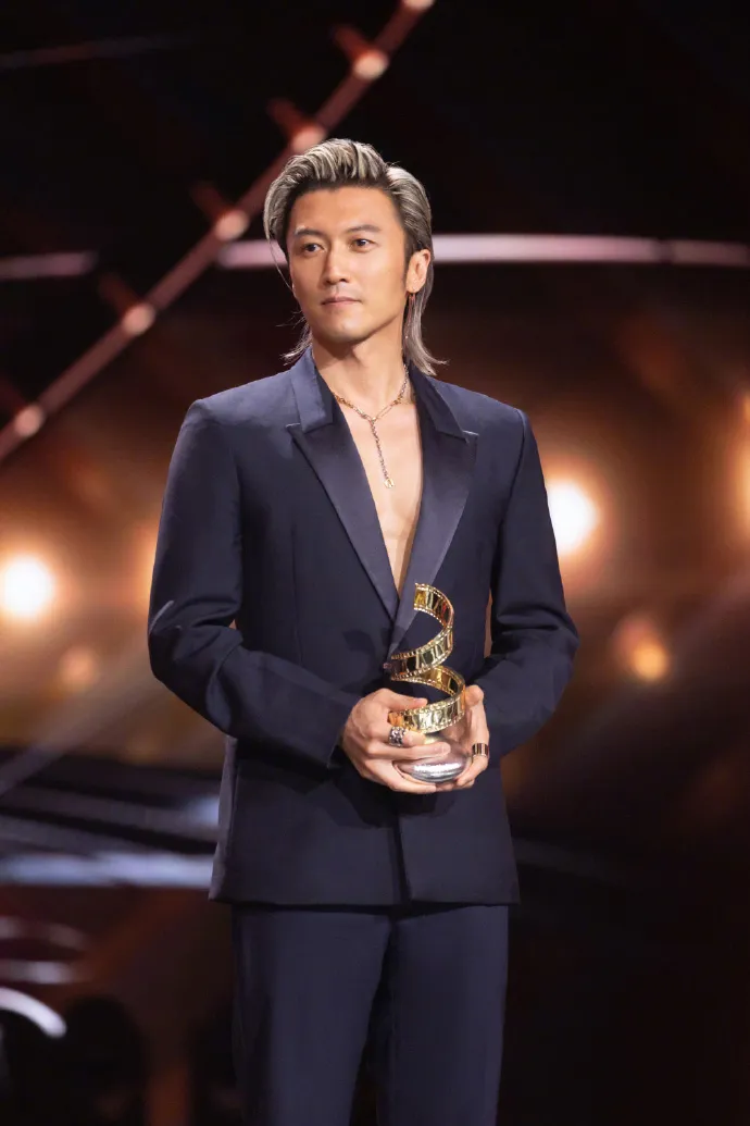 謝霆鋒獲榜樣演員獎。翻攝霍汶希微博