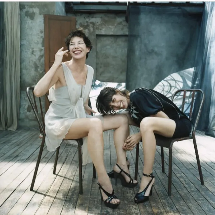 Lou Doillon（右）的母親是著名英國女星珍柏金，也是法國精品愛馬仕標誌性「柏金包」背後的靈感繆斯女神。翻攝loudoillon IG