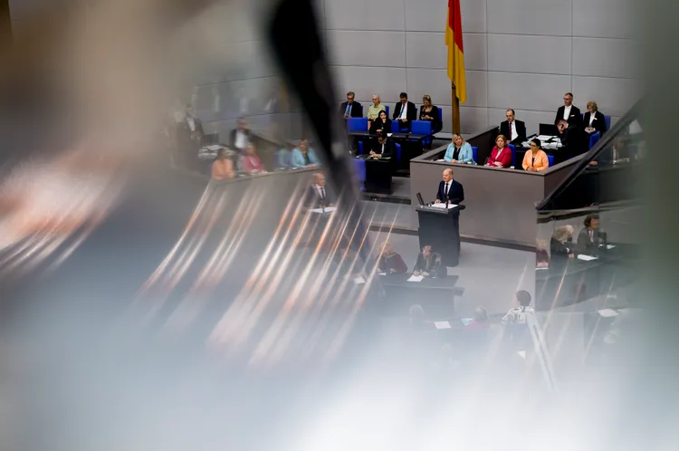 蕭茲向國會報告他與李強對話的重點。美聯社