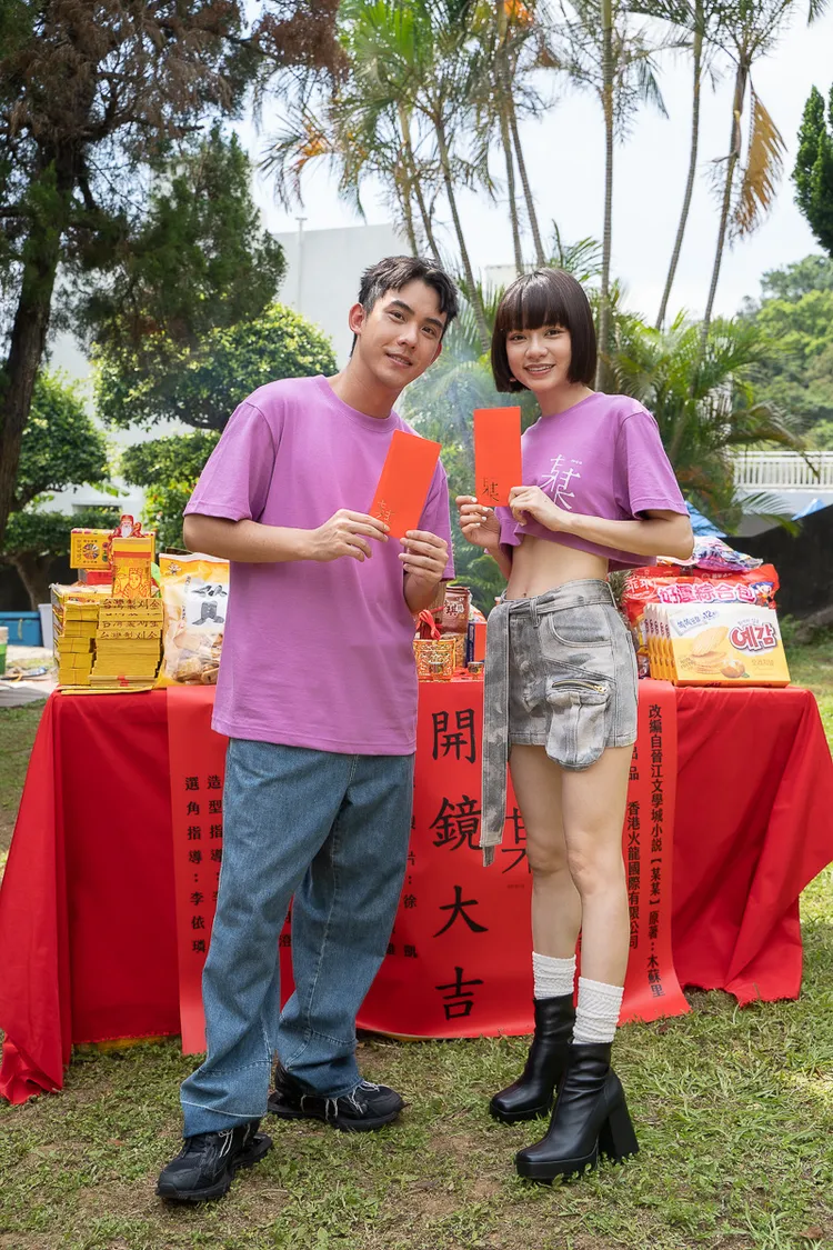 蔡振廷（左）和姚愛寗在《某某》飾演主角班上好友，將意外為兩位男主角的戀情助攻。藝圖影業提供