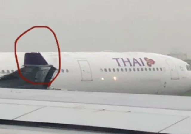 泰航班機的翼尖小翼脫落（紅圈）。翻攝twitter@persian_Kuri