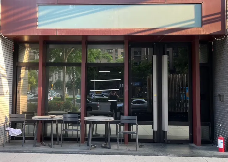 弘仁會於三重的招待水積欠房租，連水費都繳不起，只好關門大吉。翻攝畫面