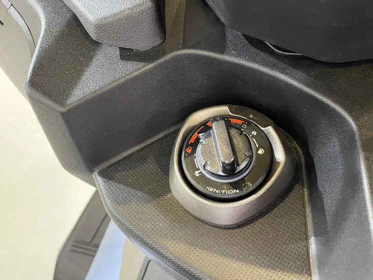 Xciting VS 400這次主要新增Keyless免鑰匙啟動系統、全新大型液晶儀表板等便利配備。林浩昇攝