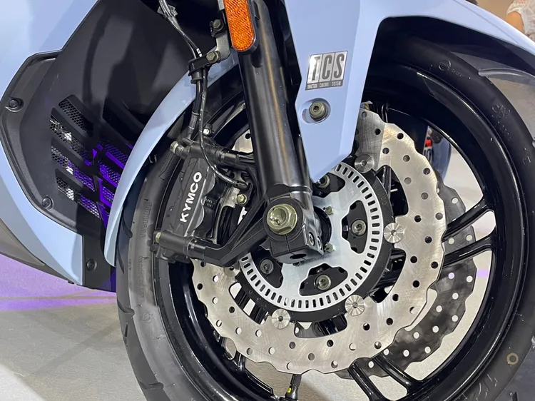 Xciting VS 400保留了TCS循跡防滑系統，以及預載可調雙槍後避震等配備。林浩昇攝