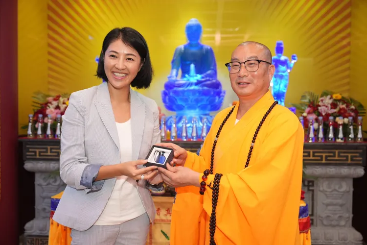 許淑華拜訪湖州碧岩禪寺。縣府提供