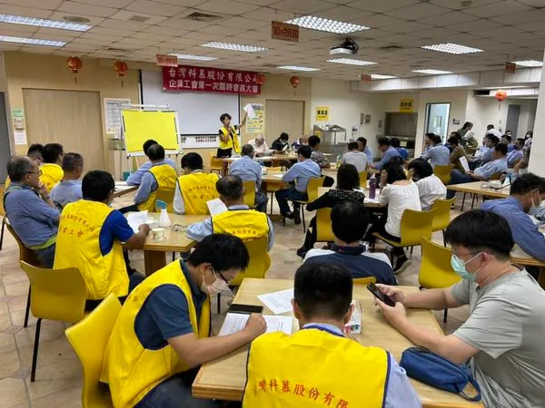 桃市產總立刻協助科慕工會召開臨時會員大會。翻攝桃產總臉書