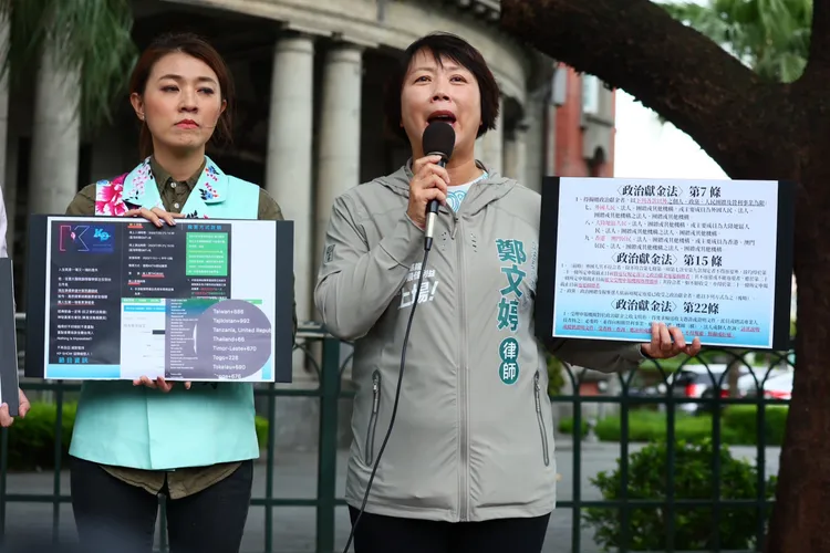 鄭文婷舉出柯文哲辦演唱會已牴觸政治獻金法多條規範。彭欣偉攝