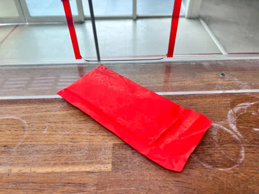 路邊紅包竟裝10萬現金 撿不撿天人交戰!台中婦這樣做獲讚揚