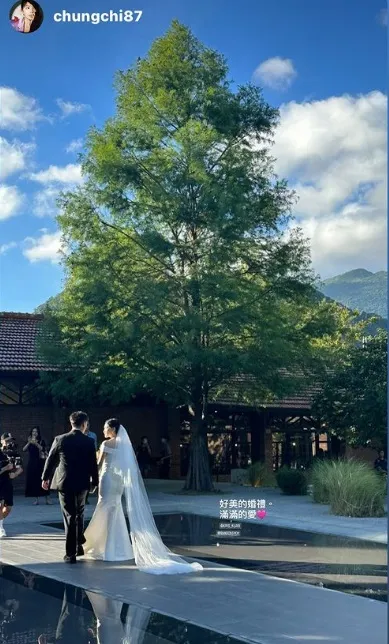 賓客搶拍新人美美畫面。翻攝chungchi870的IG