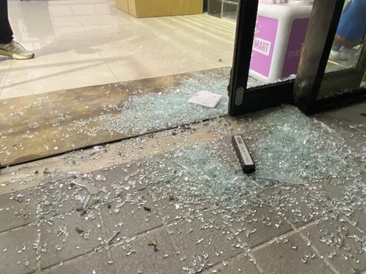 台中人氣服飾店遭投擲鞭炮砸店　4嫌到案！疑直播帶貨釀糾紛