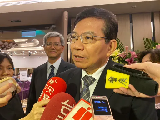 站斑馬線發呆不只罰500元　三寶行人慘了！交通部硬起來「提高金額」