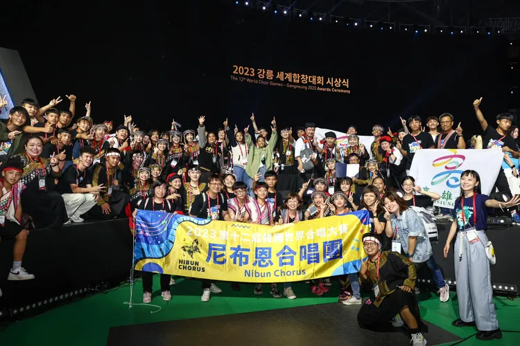 尼布恩合唱團獲第十二屆世界合唱大賽有伴奏民謠合唱第一名。翻攝陳俊志臉書