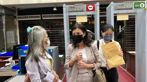 網通大廠收購案爆內線交易! 女副董偷買股遭搜索約談