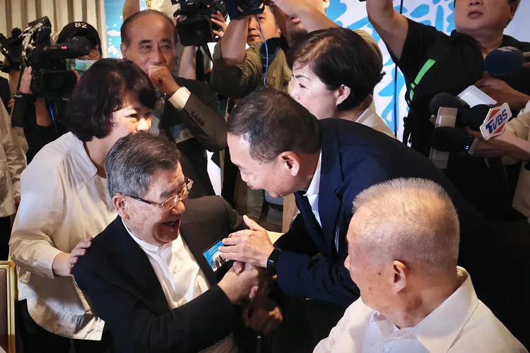 蕭萬長預祝侯友宜總統選舉能氣勢如虹、順利當選。林林攝