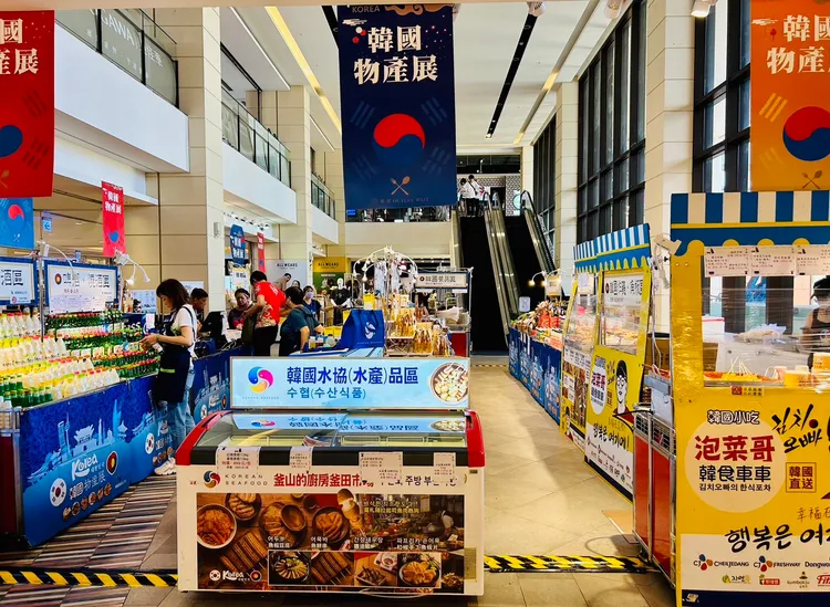 麗寶OUTLET暑假優惠多，還有韓國食品物產展特賣會。業者提供