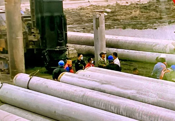 彰化縣大城鄉代表陳何男，以綠能工程影響鄰近養殖文蛤的生長，號召村民到工地抗爭。資料照片