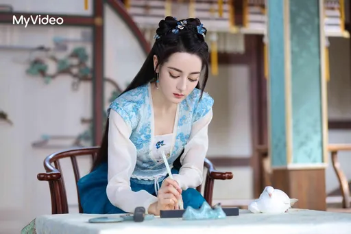 迪麗熱巴求愛密技曝光 親他掌心種草莓撩功一流