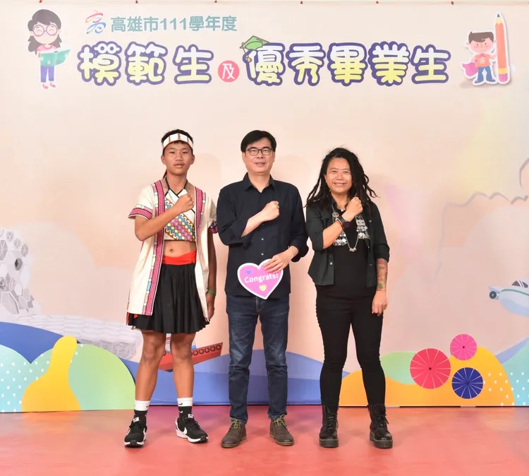 巴楠花部落中小學盧捷諾（左1）。教育局提供