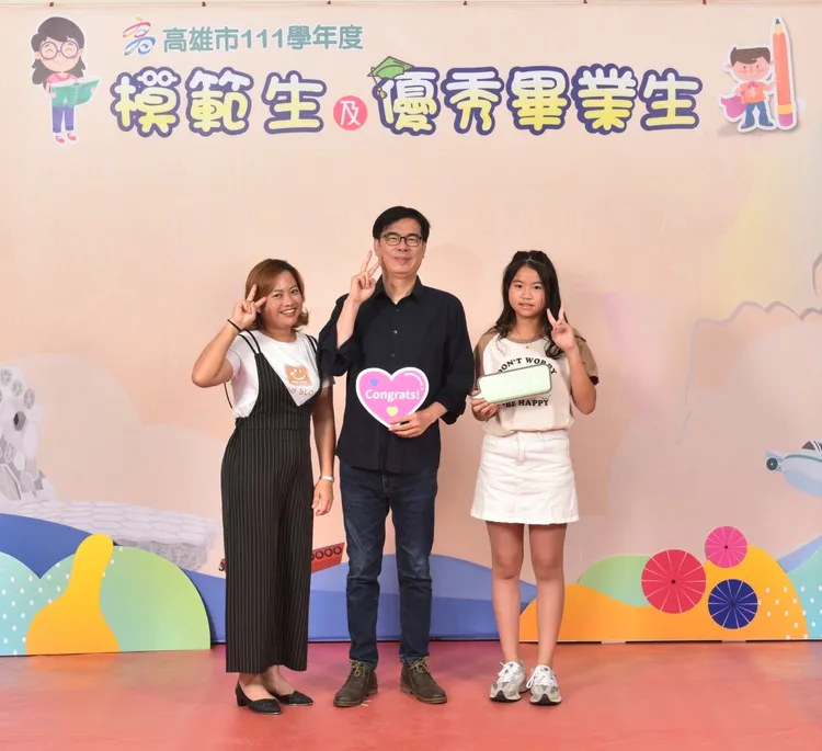 小林國小翁翌純（右1）。教育局提供