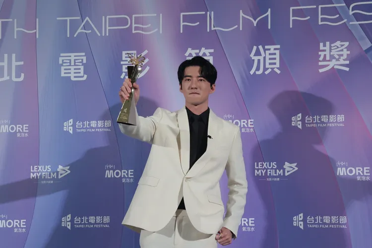 最佳男配角獎由傅孟柏以《本日公休》奪得。彭欣偉攝