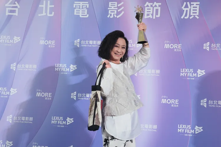楊麗音獲最佳女配角獎。