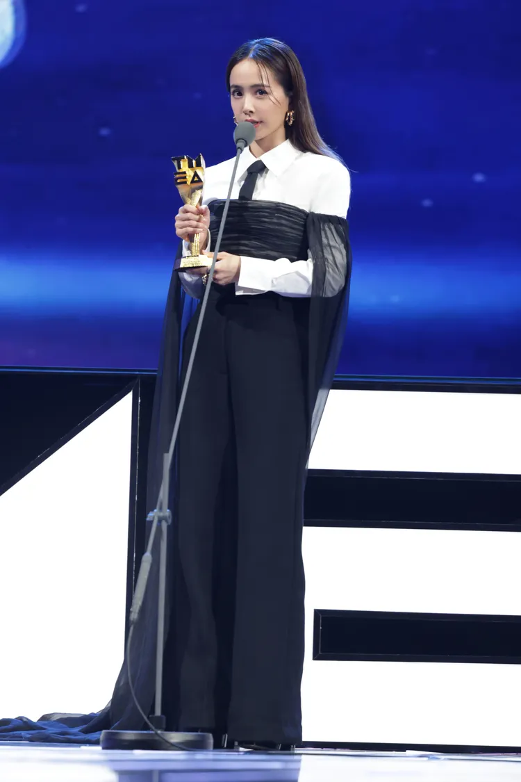 蔡依林以《都没差》獲年度跨界合作單曲獎，另獲頒年度最具影響力港台女歌手獎。翻攝蔡依林工作室微博