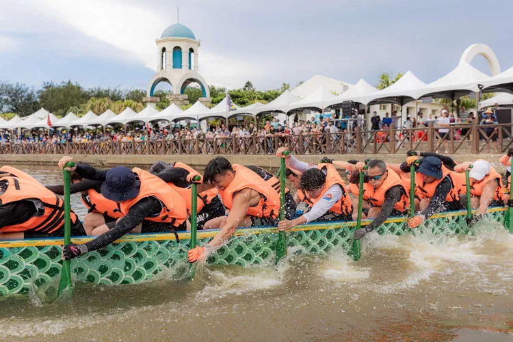睽違已久的端午龍舟競賽，警消大戰令人難以忘懷。新竹市府提供