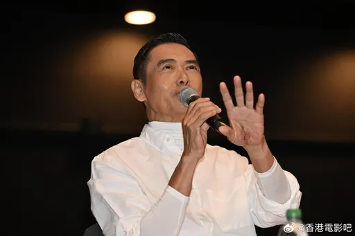 68歲周潤發跑步出意外！兩手手掌傷痕累累、左胸肋骨骨裂