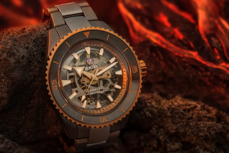 Captain Cook庫克船長電漿高科技陶瓷鏤空腕錶，13萬1600元。品牌提供