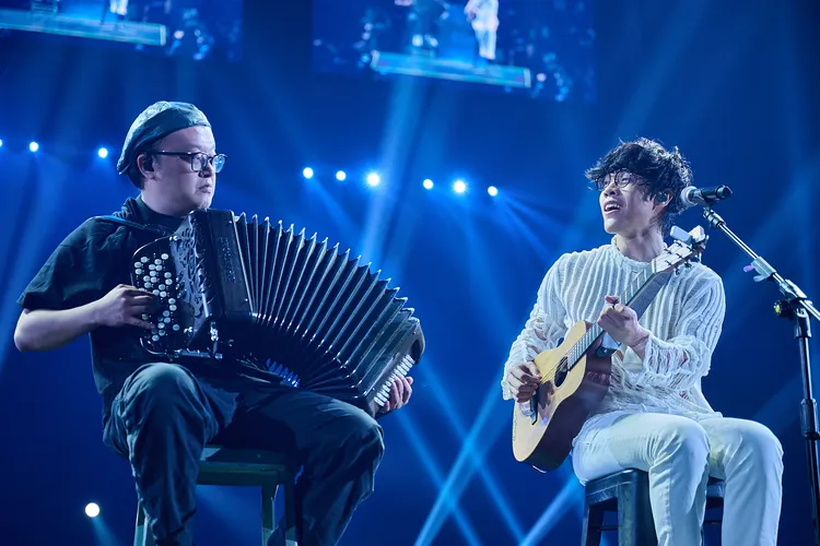 盧廣仲演唱「手機仔&寂寞組曲」。 添翼創越工作室提供