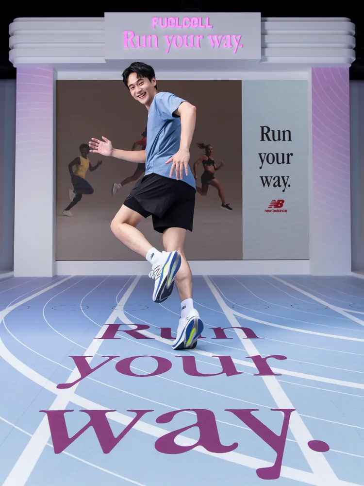 劉冠廷穿上New Balance ICEX涼感科技運動上衣，搭配FuelCell全新一代競速跑鞋Propel v4。品牌提供