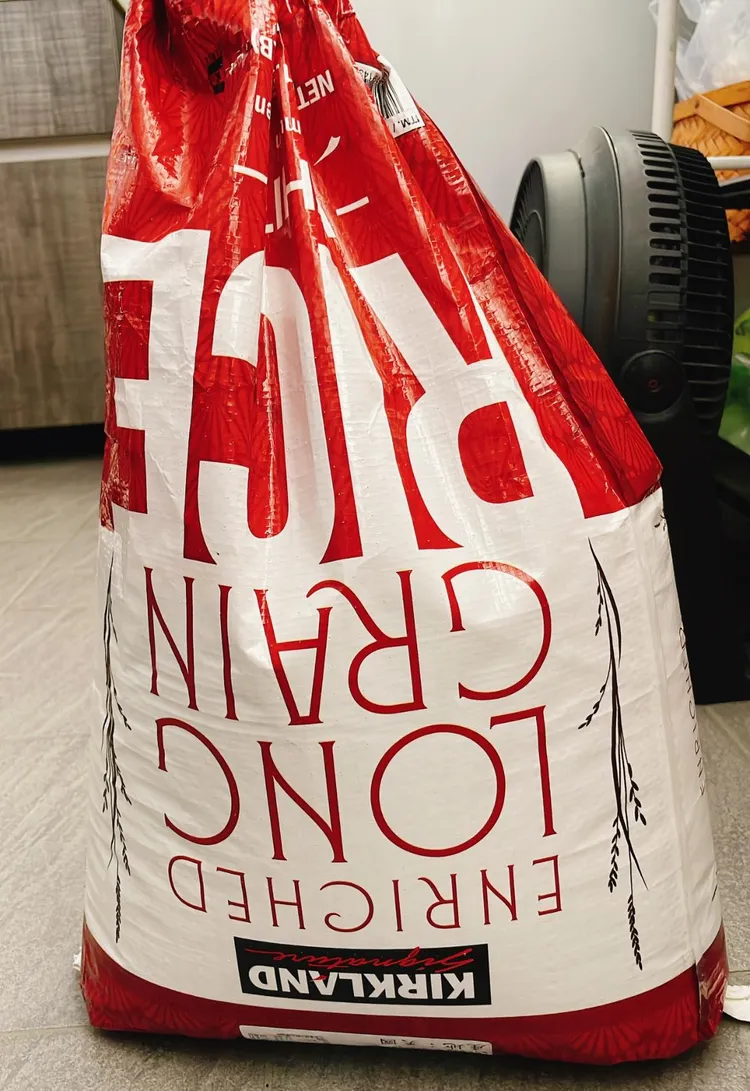 網友到好市多踩到巨雷？她痛批「此生買過最難吃又有蟲」。翻攝《Costco好市多 商品經驗老實說》社團