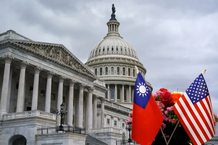 美國眾院跟進參院提案，將修改台灣關係法，對台軍售不再限防禦性裝備。合成畫面。資料照片