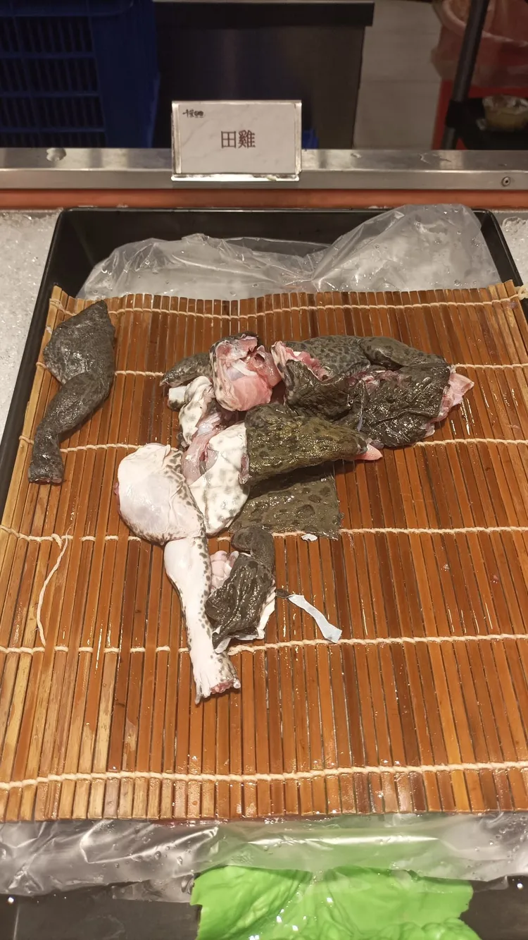 網友在千葉火鍋中壢尊爵店用餐，也是有提供青蛙。翻攝《千葉火鍋》粉絲頁