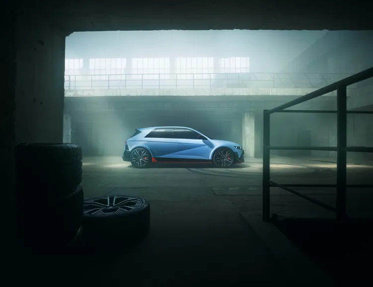 IONIQ 5 N 和標準車型相較增加了42個焊接點和2.1米長的粘合劑，加強電機和電池安裝的同時增強前後副車架的橫向剛性。原廠照片