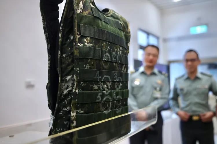 國防部今實際測試3級抗彈板性能。林林攝
