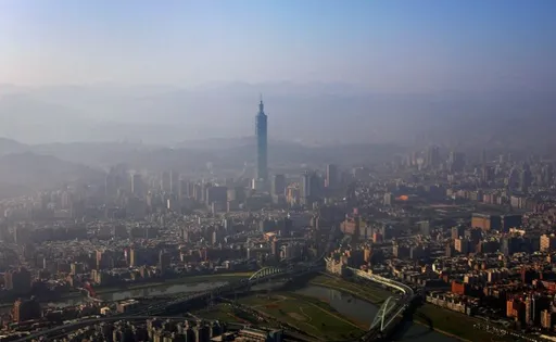 中研院下修今年成長率至1.56% 比喻經濟像「佐冰淇淋的熔岩蛋糕」