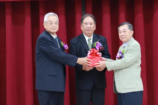 中华医大新董座上任!以先父名义发奖学金 作校方坚强后盾「放手去做」
