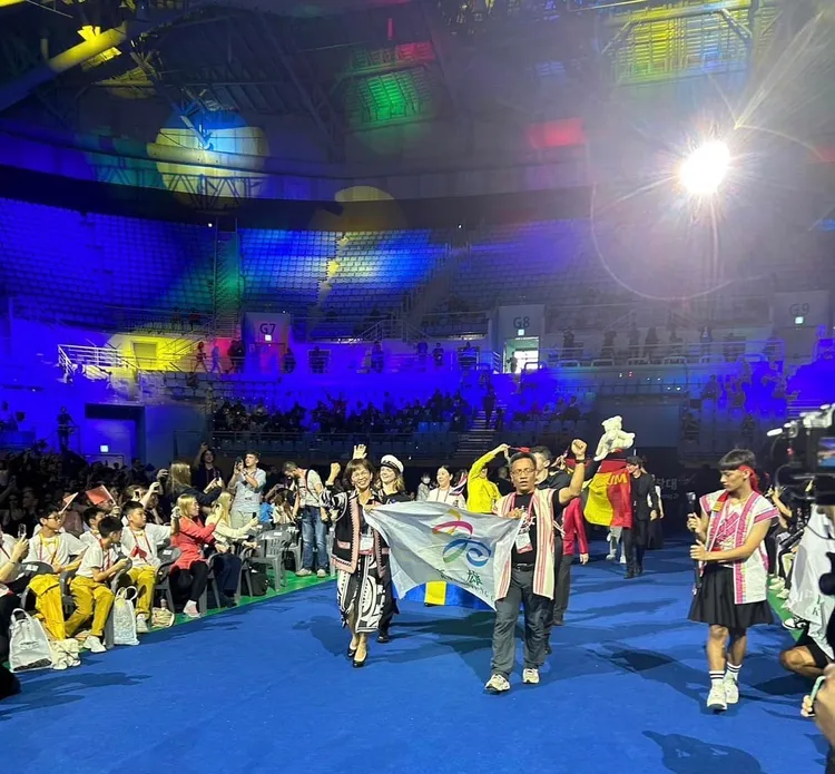 寶來國中勇奪世界合唱大賽「冠軍組」金牌。教育局提供