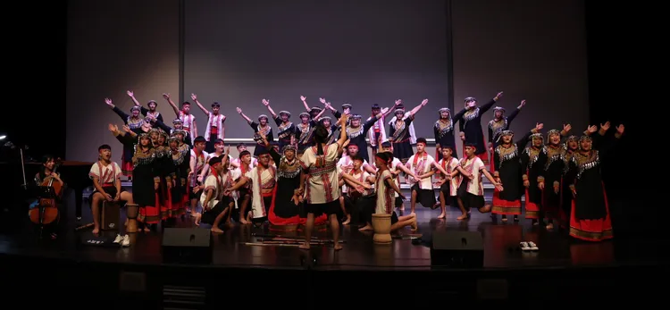 寶來國中勇奪世界合唱大賽「冠軍組」金牌。教育局提供