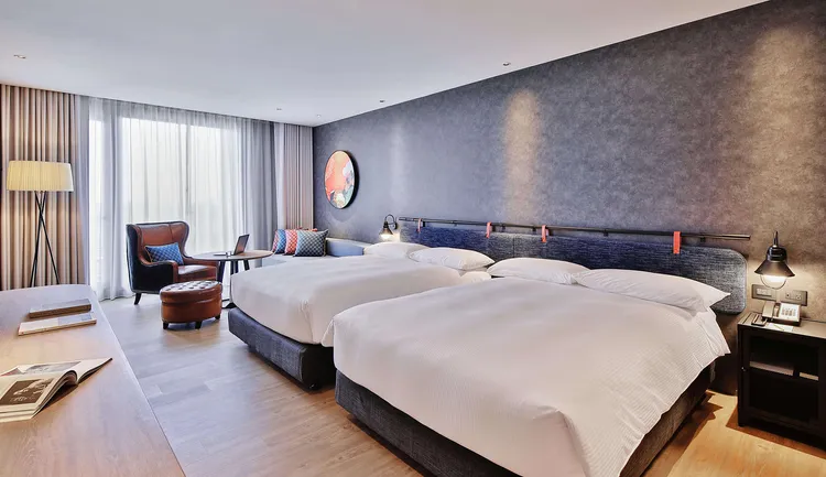 入住台南館指定平日時段，更有機會享限量升等鼓得家庭客房。捷絲旅提供