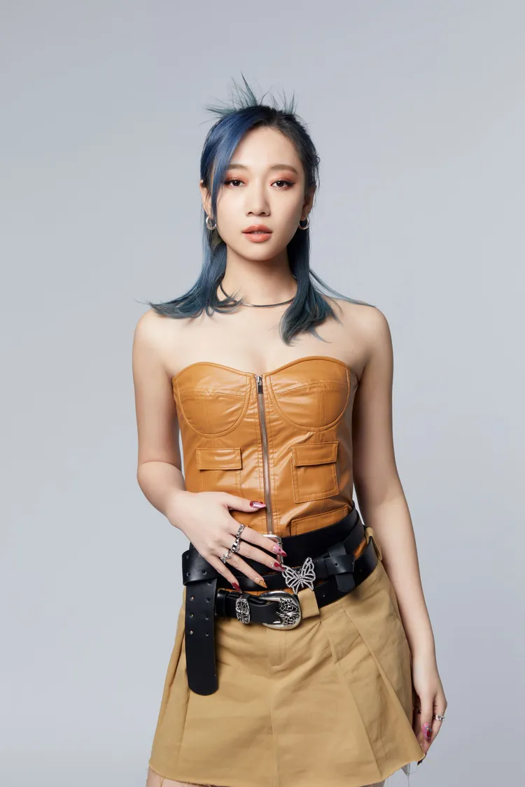 演出藝人 Julia 吳卓源。高雄流行音樂中心提供