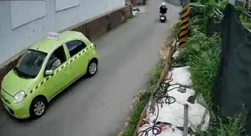 男大生考駕照路考「不到20公尺就撞壁」 屋主無言:碰碰車又出現了